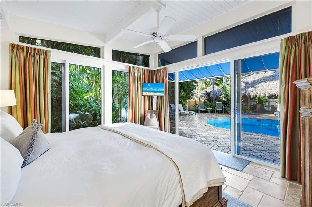 210 Central AVE, NAPLES FL 34102-15