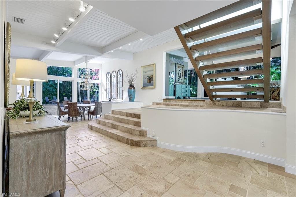 210 Central AVE, NAPLES FL 34102-6