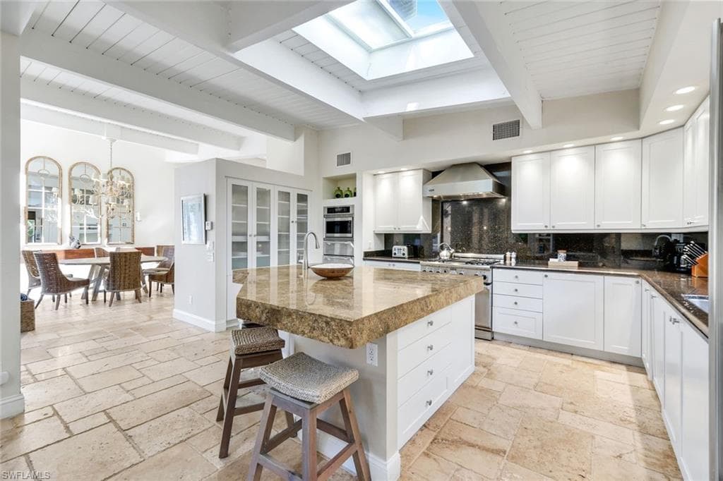 210 Central AVE, NAPLES FL 34102-8