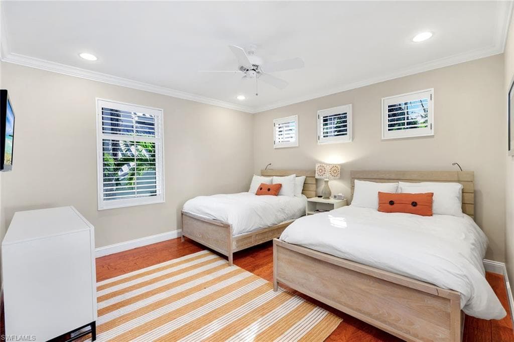 210 Central AVE, NAPLES FL 34102-29