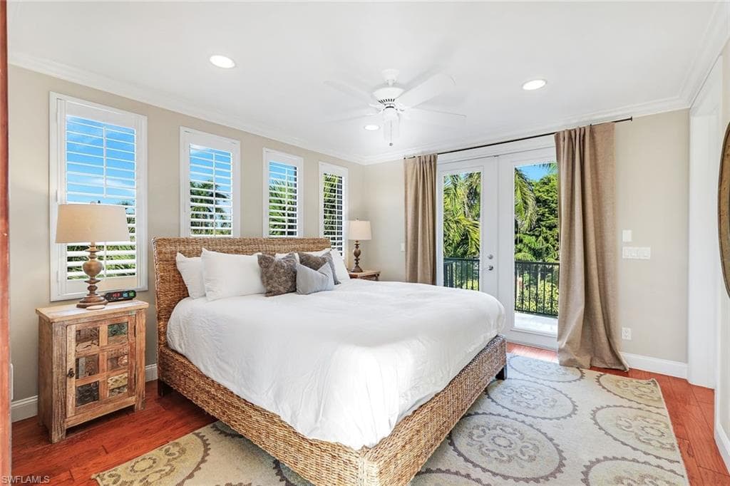 210 Central AVE, NAPLES FL 34102-33