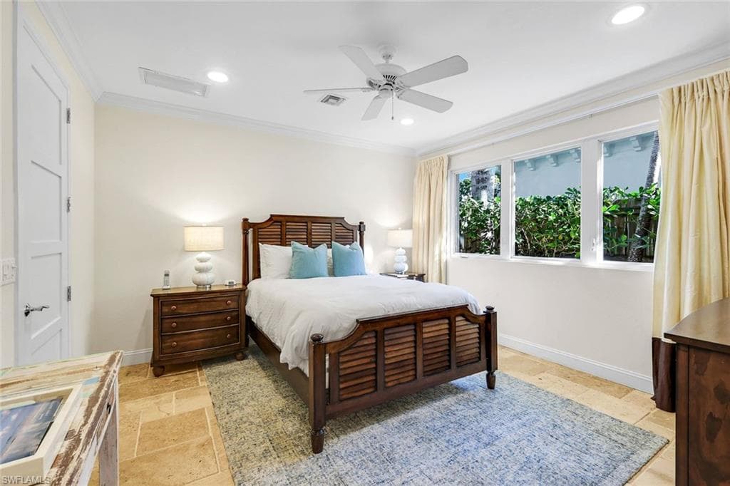 210 Central AVE, NAPLES FL 34102-37