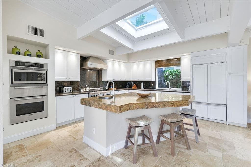 210 Central AVE, NAPLES FL 34102-9