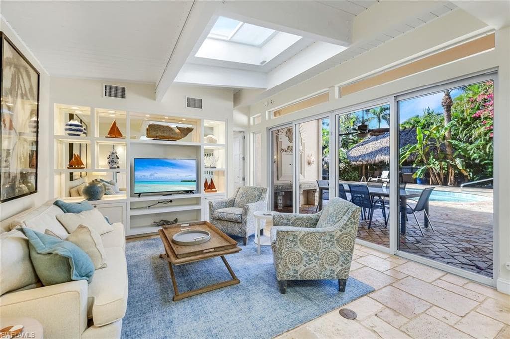 210 Central AVE, NAPLES FL 34102-13