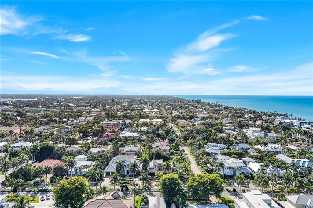 210 Central AVE, NAPLES FL 34102-49