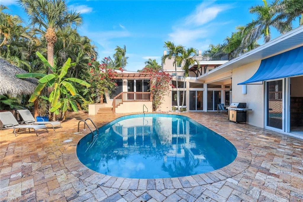 210 Central AVE, NAPLES FL 34102-43