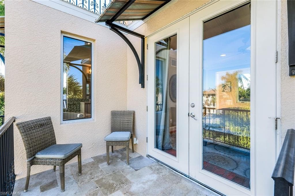 210 Central AVE, NAPLES FL 34102-30