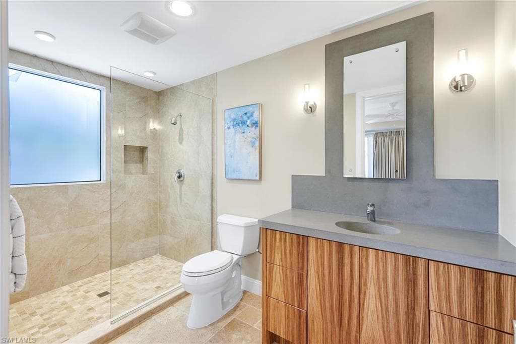 210 Central AVE, NAPLES FL 34102-28