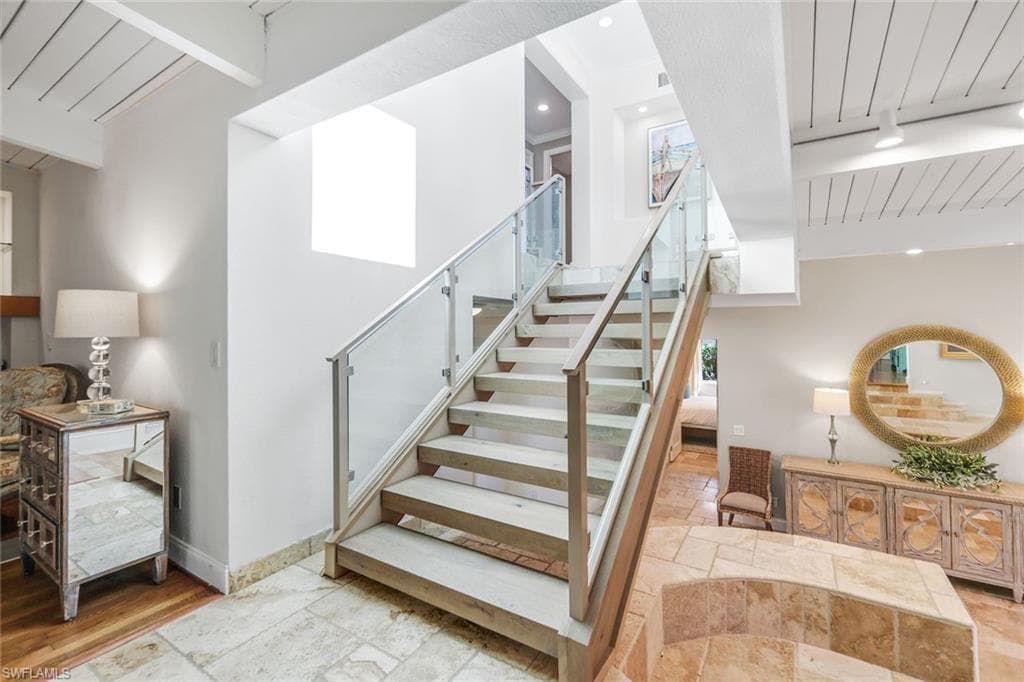 210 Central AVE, NAPLES FL 34102-24