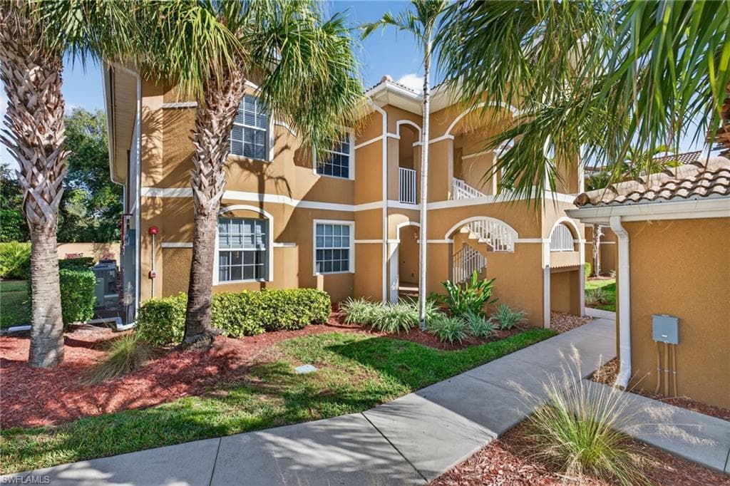 1095 Winding Pines CIR # 201, CAPE CORAL FL 33909-1