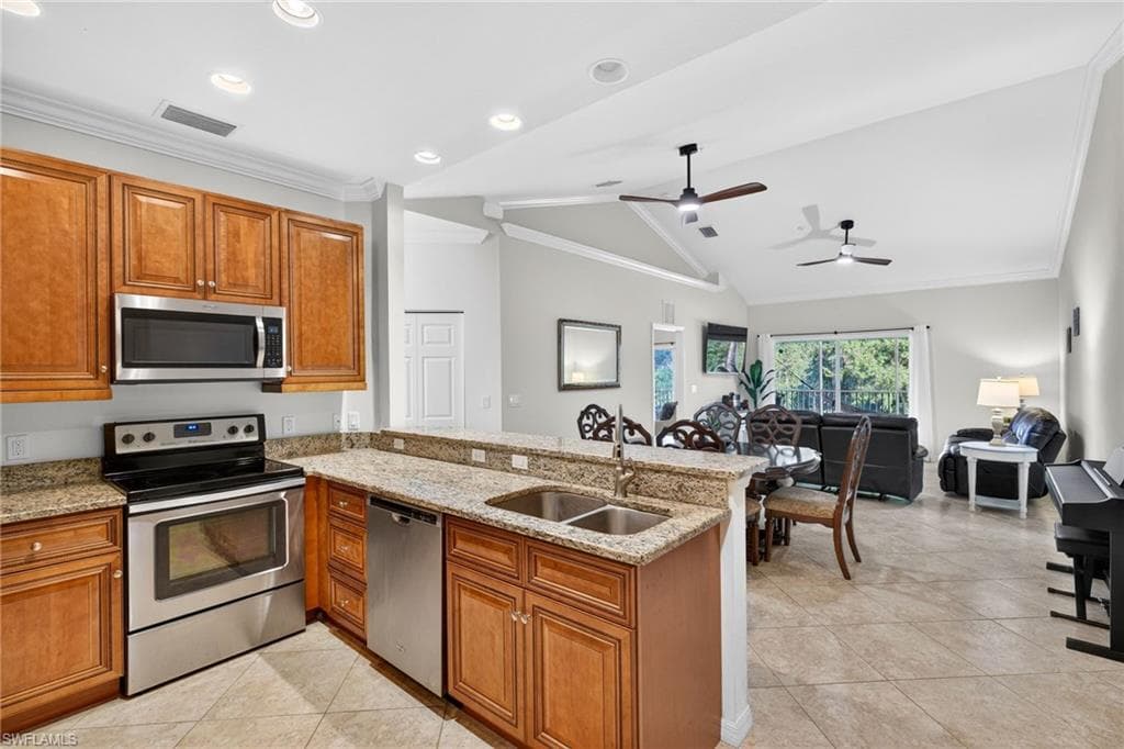 1095 Winding Pines CIR # 201, CAPE CORAL FL 33909-12