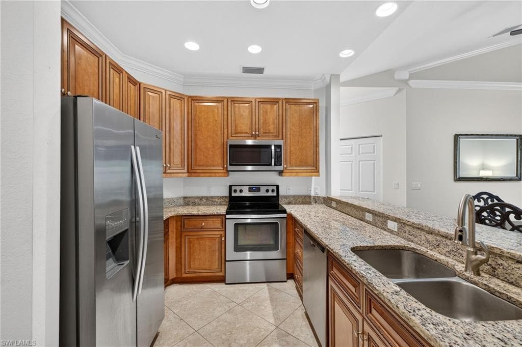 1095 Winding Pines CIR # 201, CAPE CORAL FL 33909-11