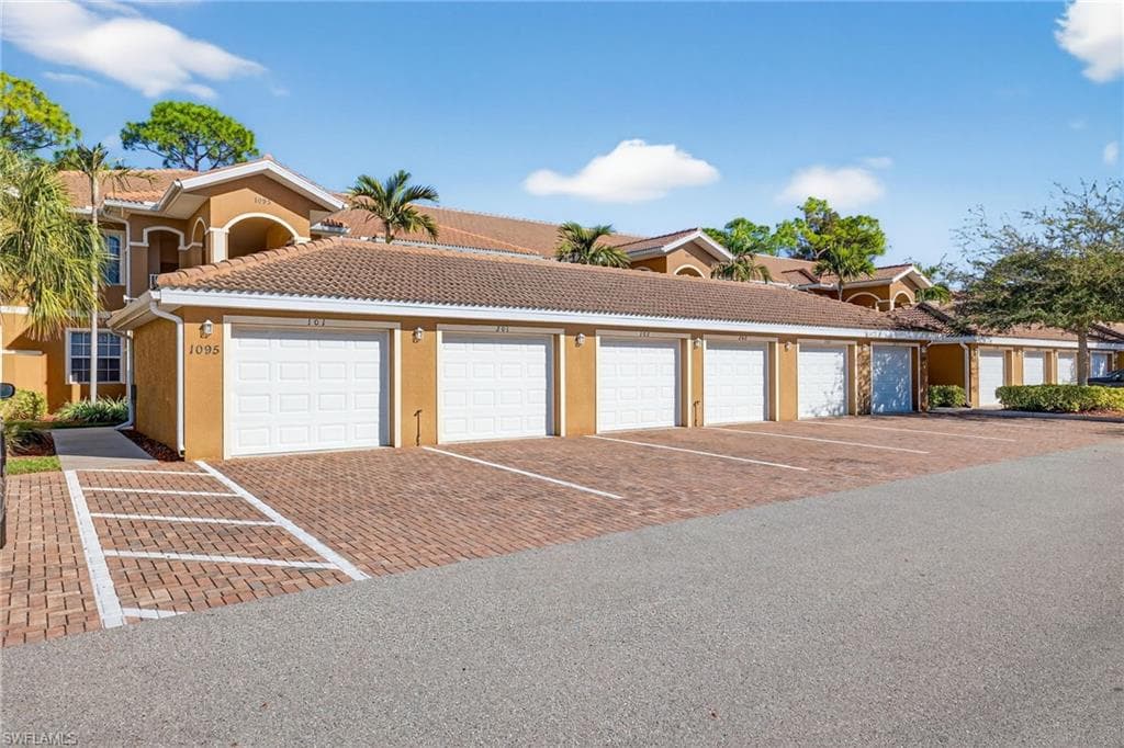 1095 Winding Pines CIR # 201, CAPE CORAL FL 33909-2