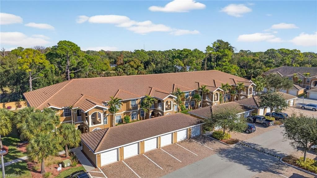 1095 Winding Pines CIR # 201, CAPE CORAL FL 33909-27