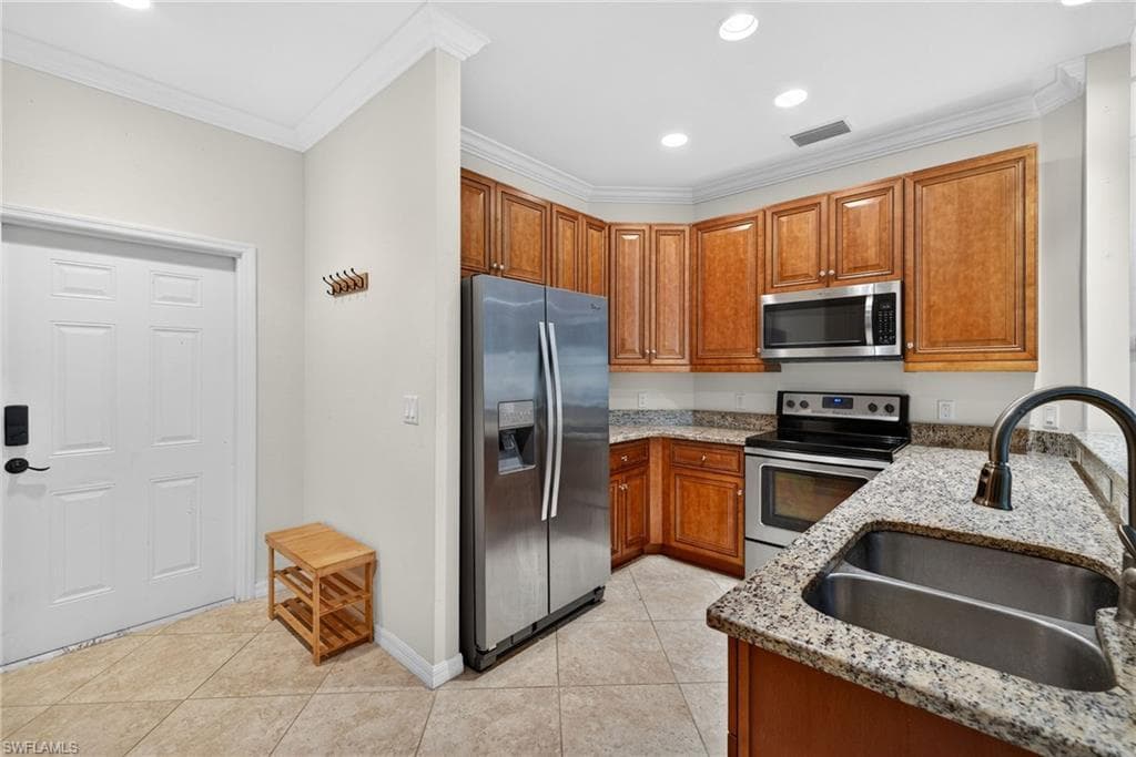 1095 Winding Pines CIR # 201, CAPE CORAL FL 33909-13