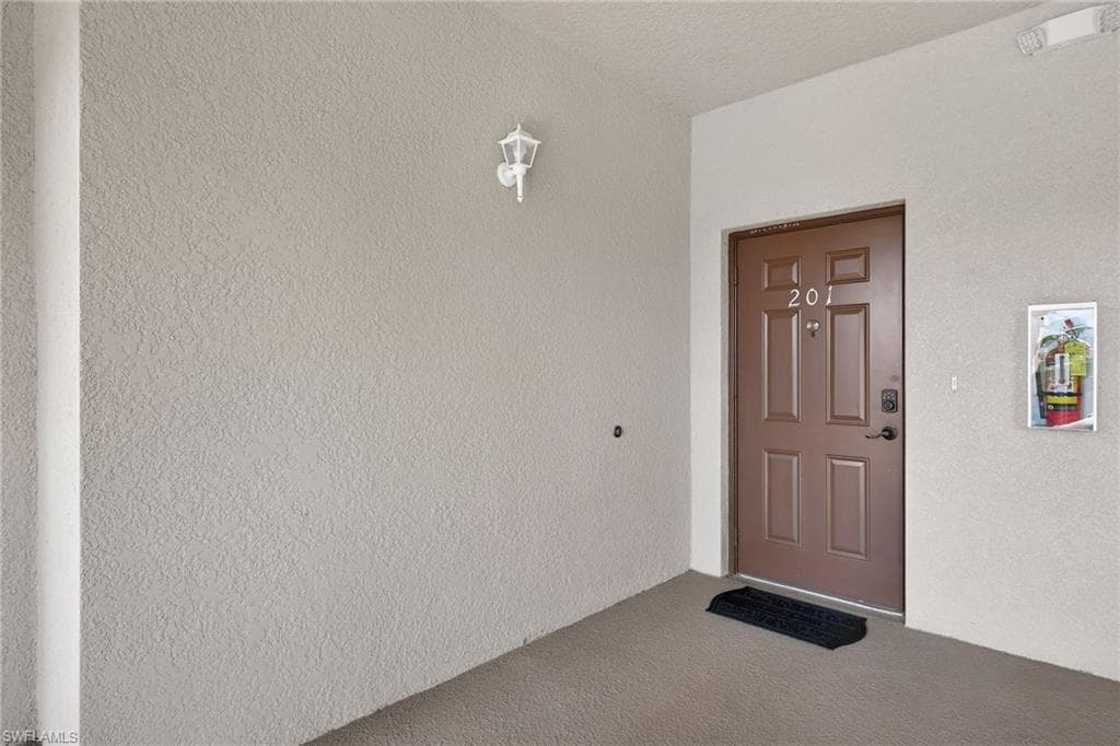 1095 Winding Pines CIR # 201, CAPE CORAL FL 33909-3