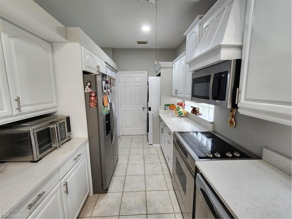 10702 Rio Mar CIR, ESTERO FL 33928-5