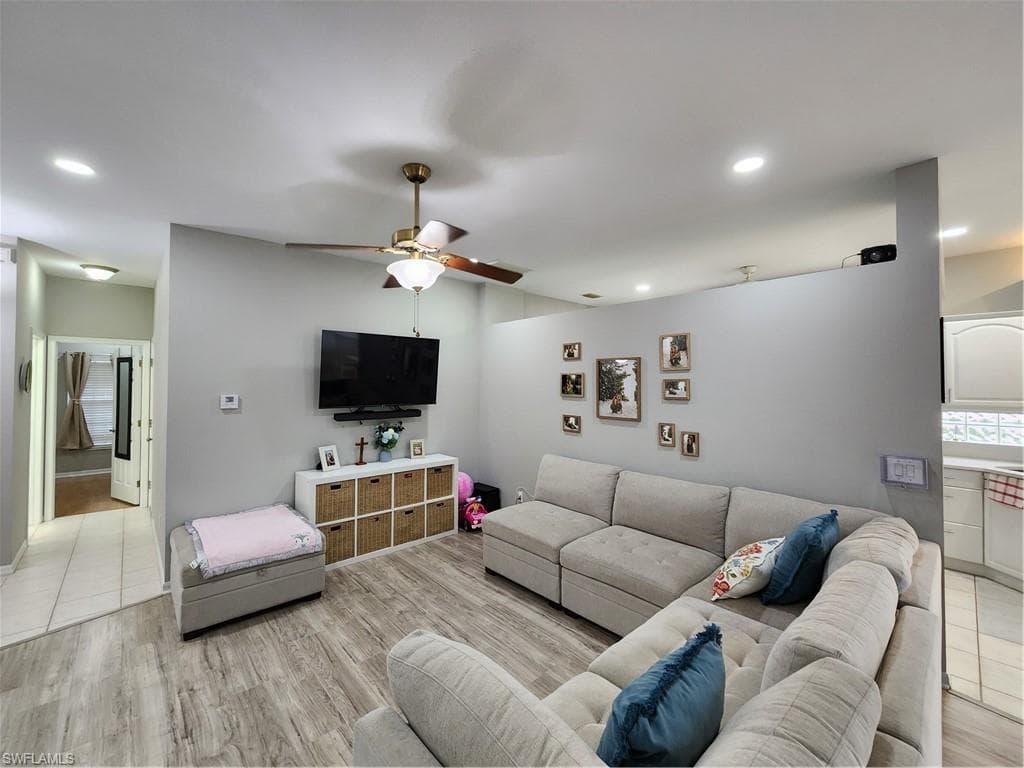 10702 Rio Mar CIR, ESTERO FL 33928-2