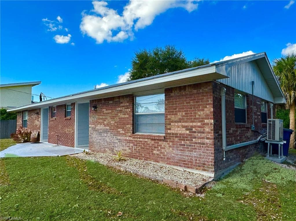 9805/9807 Montana CT, BONITA SPRINGS FL 34135-13