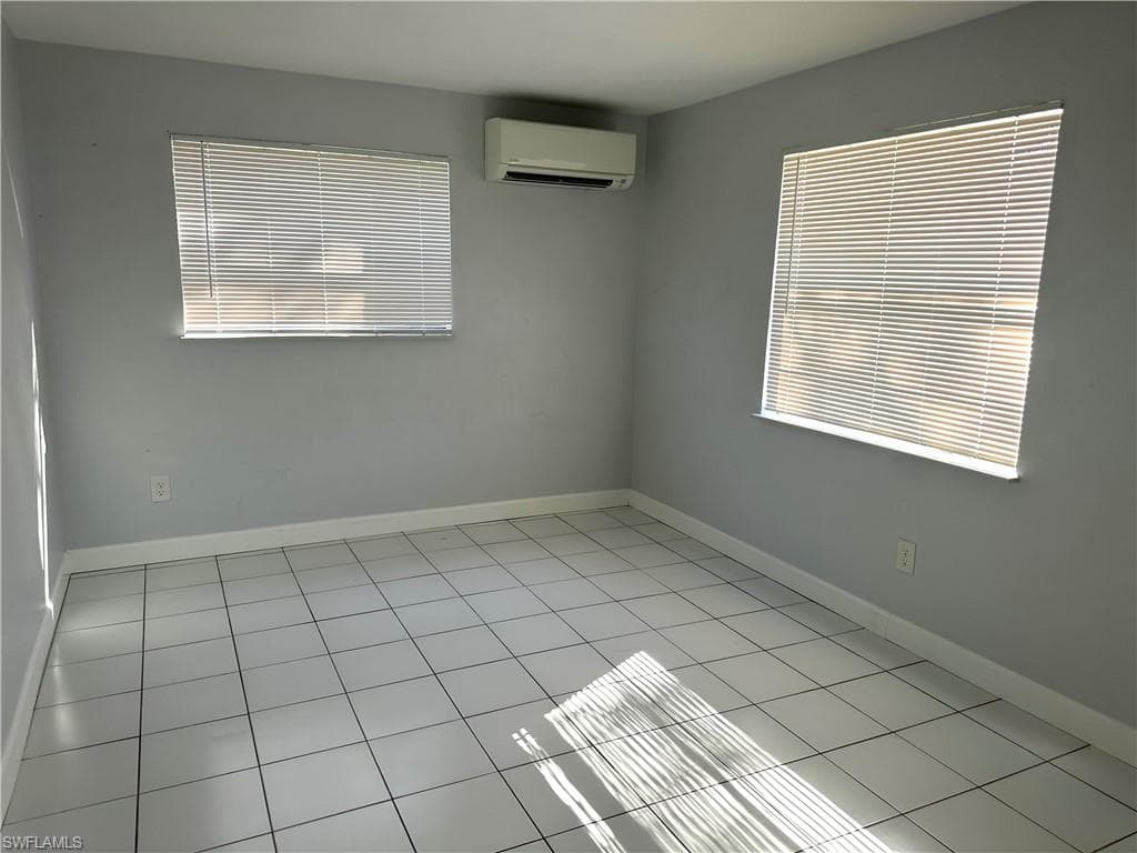 9805/9807 Montana CT, BONITA SPRINGS FL 34135-17