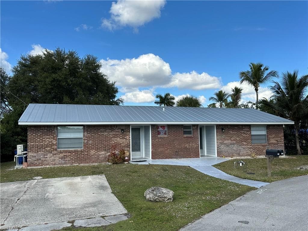 9805/9807 Montana CT, BONITA SPRINGS FL 34135-14