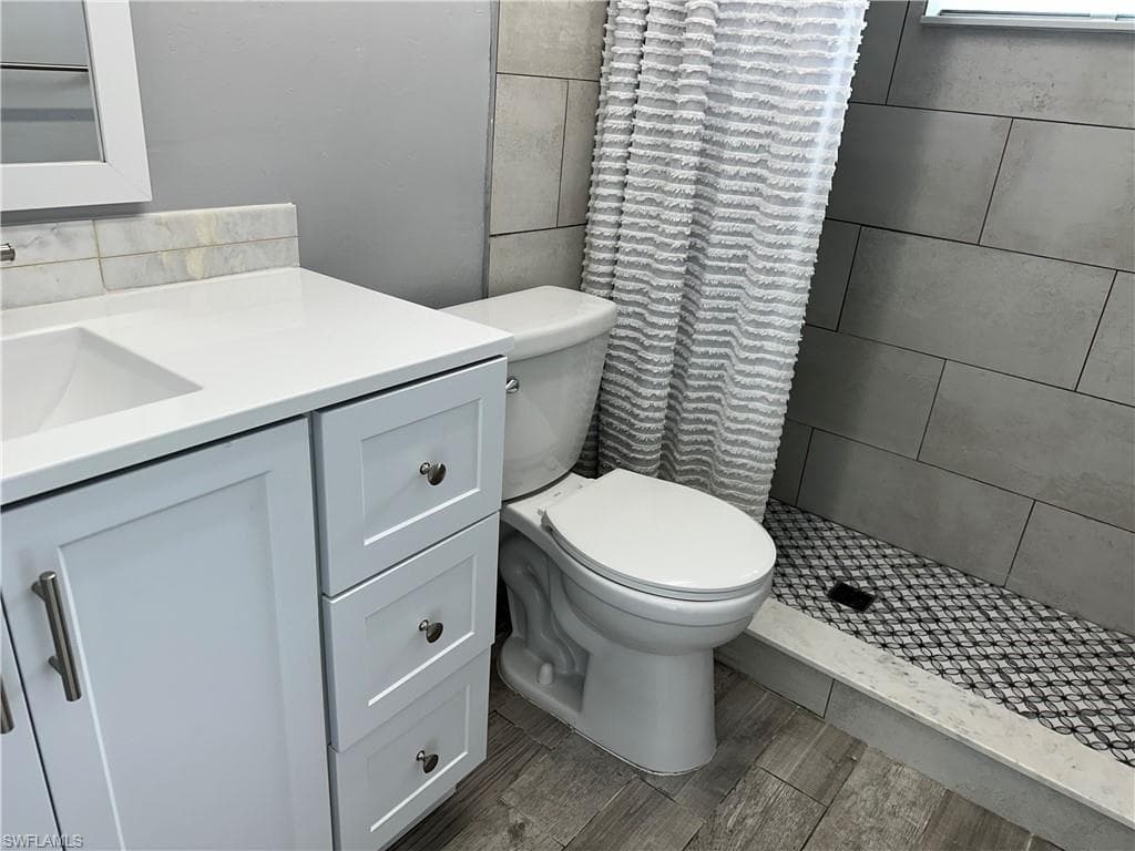 9805/9807 Montana CT, BONITA SPRINGS FL 34135-18