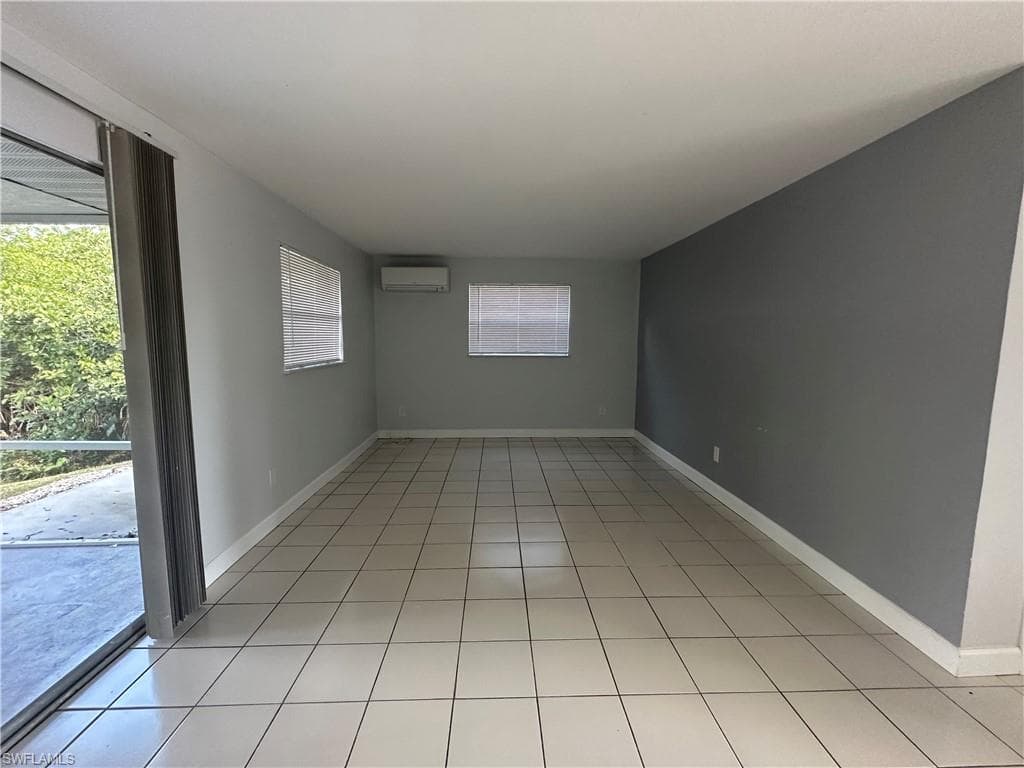 9805/9807 Montana CT, BONITA SPRINGS FL 34135-3