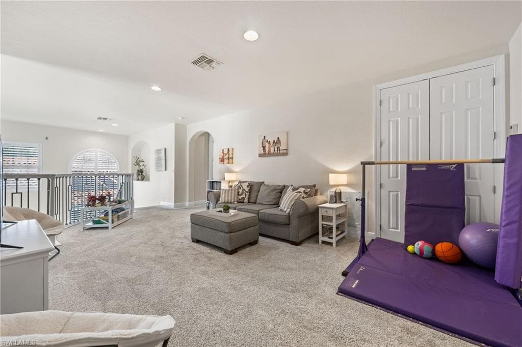 8559 El Mirasol CT, ESTERO FL 33967-23