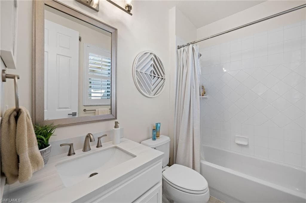 8559 El Mirasol CT, ESTERO FL 33967-36