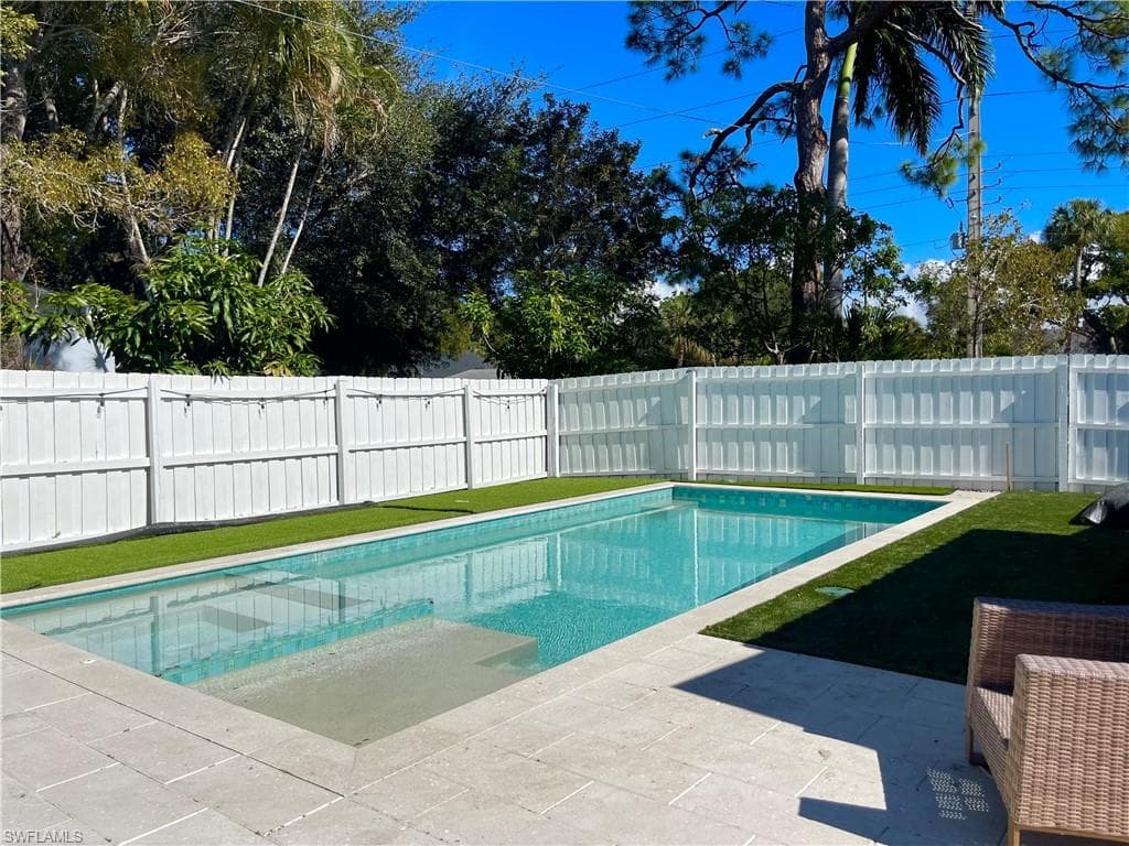 905 13th ST N, NAPLES FL 34102-11