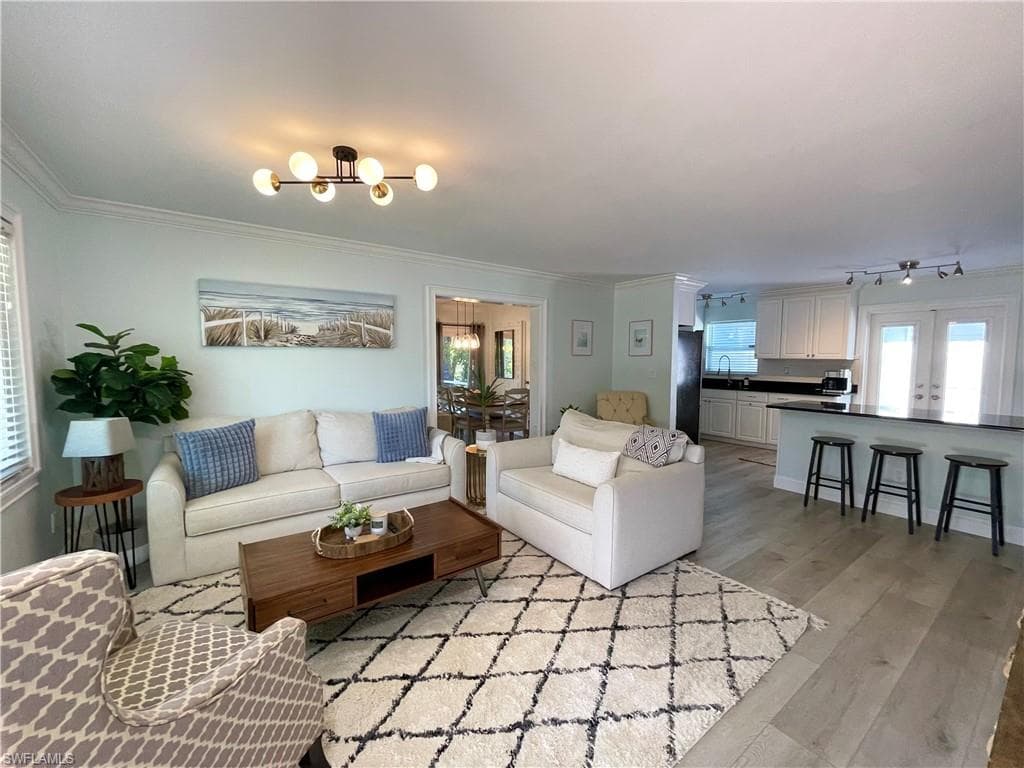 905 13th ST N, NAPLES FL 34102-2