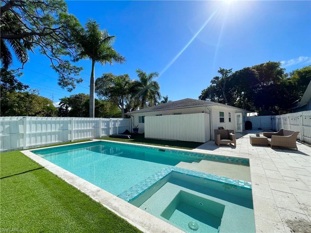 905 13th ST N, NAPLES FL 34102-10