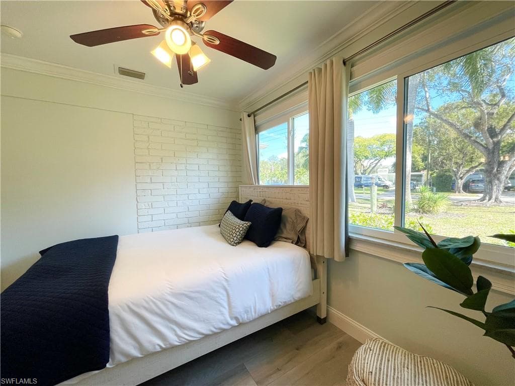 905 13th ST N, NAPLES FL 34102-20