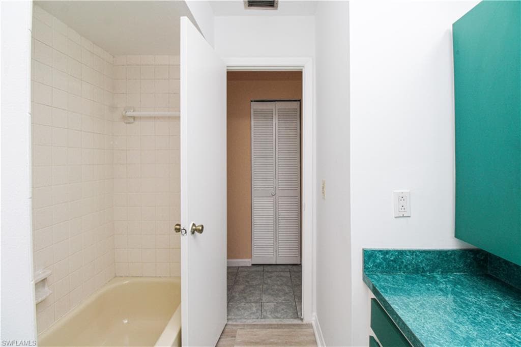 4300 Gulfstream DR # 2D, NAPLES FL 34112-8