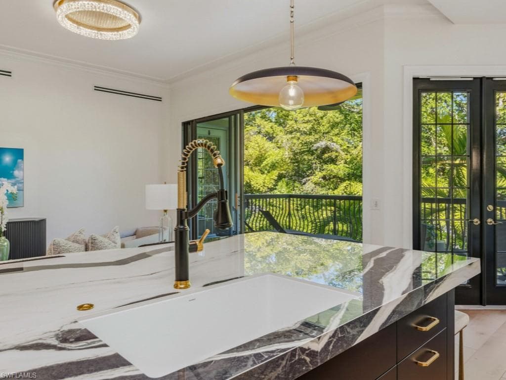 705 10th ST S # 202, NAPLES FL 34102-16
