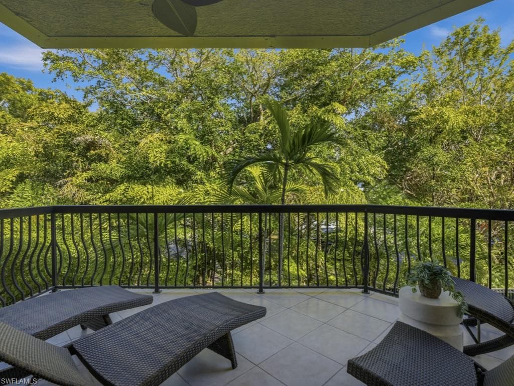 705 10th ST S # 202, NAPLES FL 34102-35
