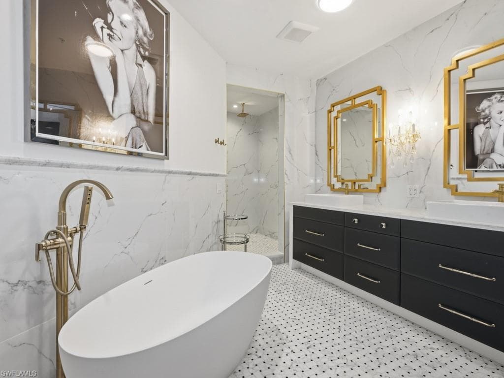705 10th ST S # 202, NAPLES FL 34102-4