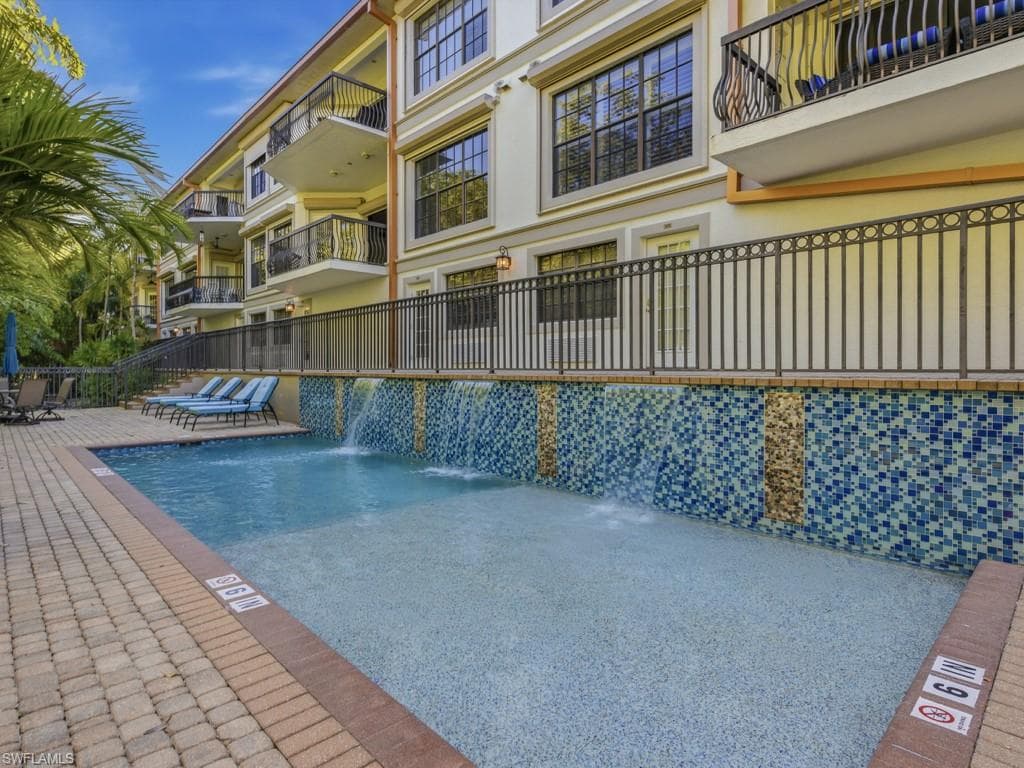 705 10th ST S # 202, NAPLES FL 34102-37