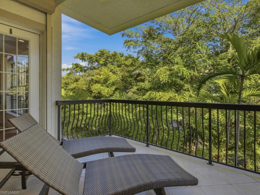 705 10th ST S # 202, NAPLES FL 34102-36