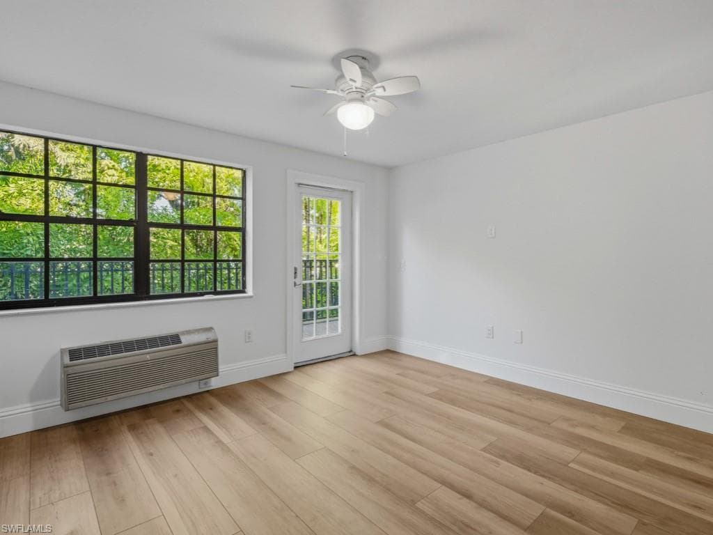 705 10th ST S # 202, NAPLES FL 34102-39
