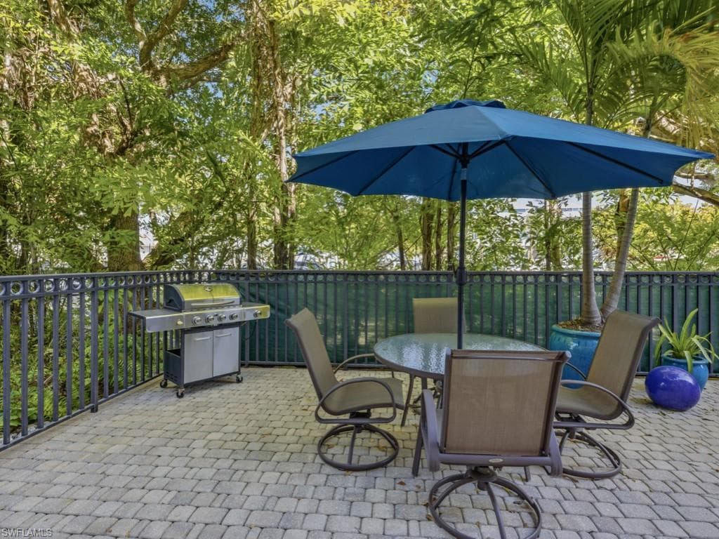 705 10th ST S # 202, NAPLES FL 34102-38