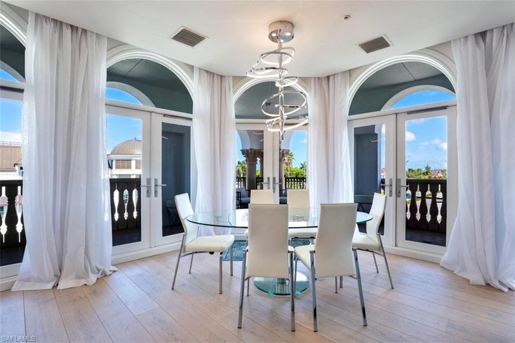 900 5th AVE S # 303, NAPLES FL 34102-5