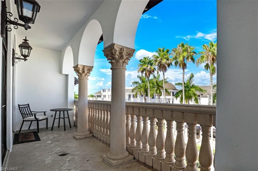 900 5th AVE S # 303, NAPLES FL 34102-16