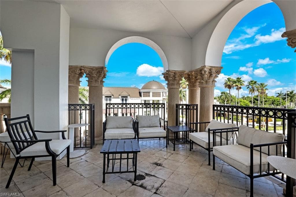 900 5th AVE S # 303, NAPLES FL 34102-15
