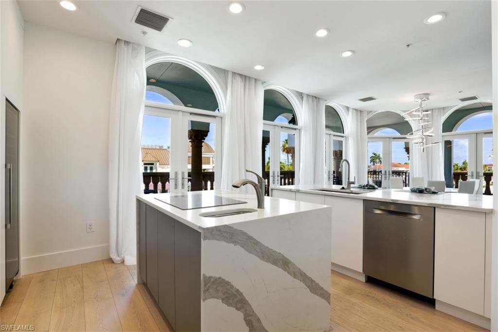 900 5th AVE S # 303, NAPLES FL 34102-3