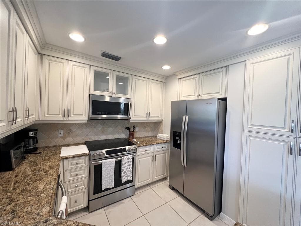 1033 Egrets Walk CIR # 101, NAPLES FL 34108-4