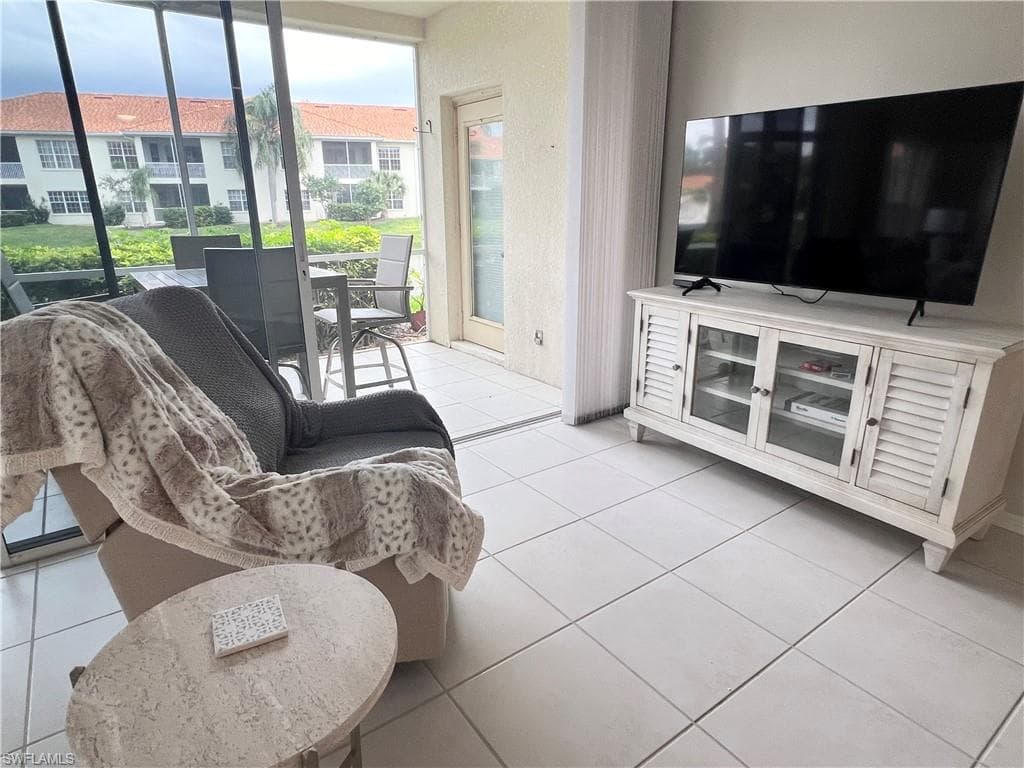1033 Egrets Walk CIR # 101, NAPLES FL 34108-3