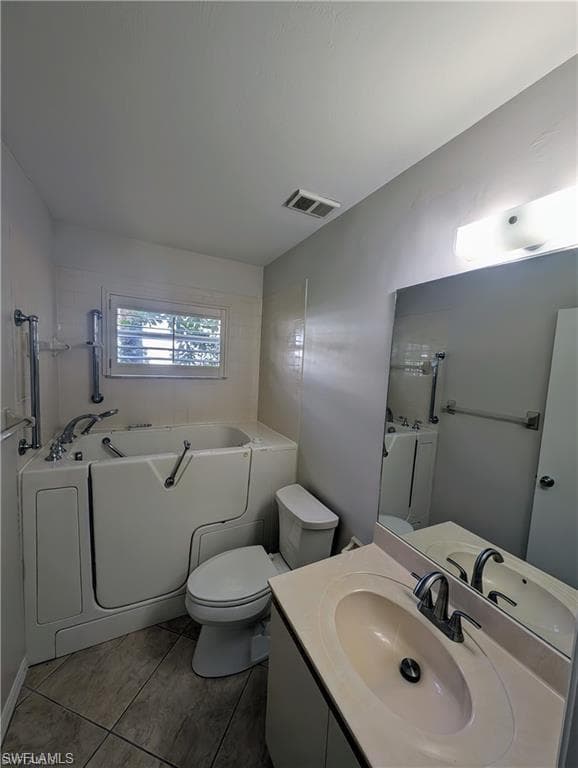 1915 Courtyard WAY S G102-8