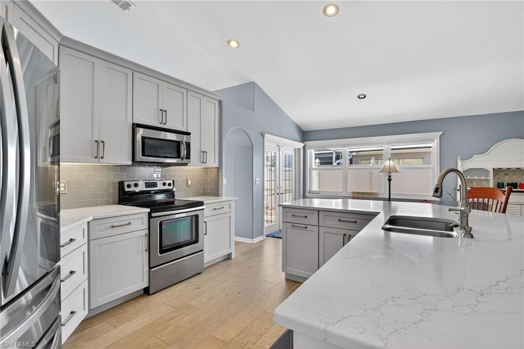 1331 Old Oak LN, NAPLES FL 34110-33