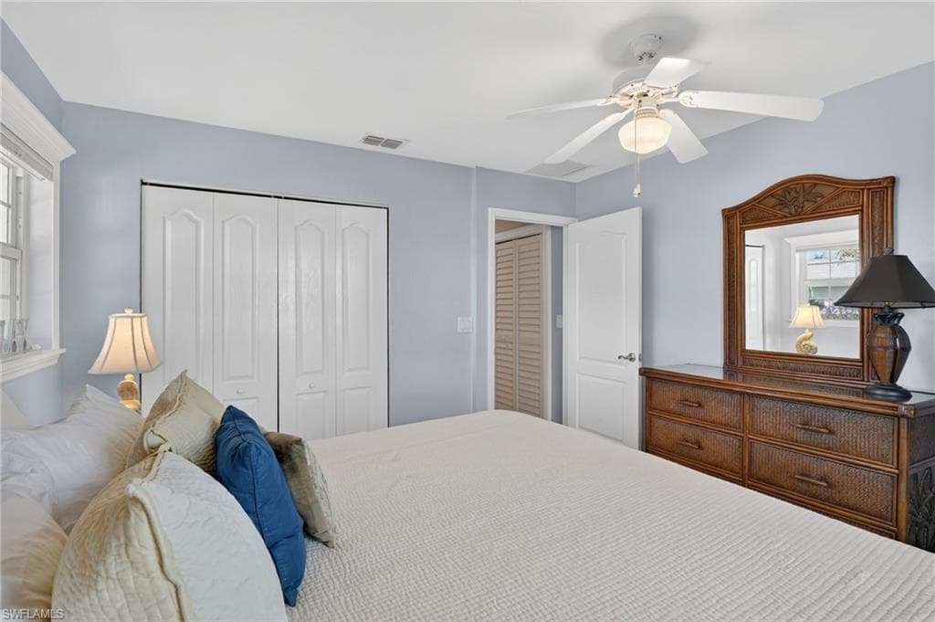 1331 Old Oak LN, NAPLES FL 34110-17